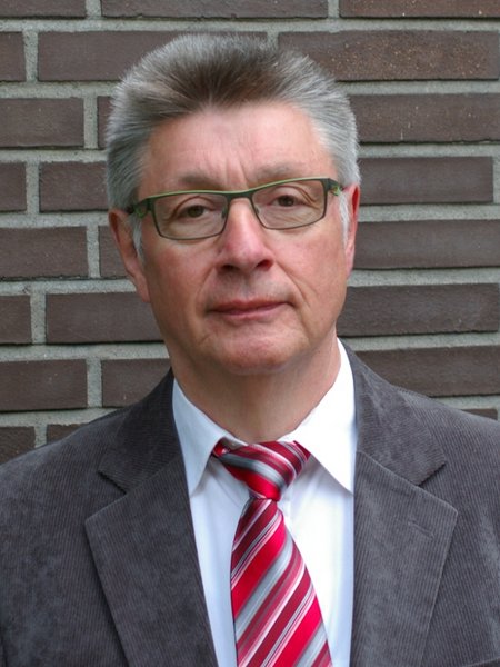 1. Geschäftsführer: Manfred Müller
